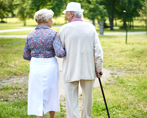 ventajas de pasear para los mayores