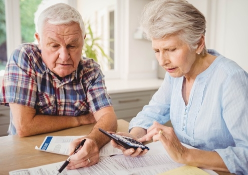Cómo gestionar las preocupaciones económicas con las personas mayores